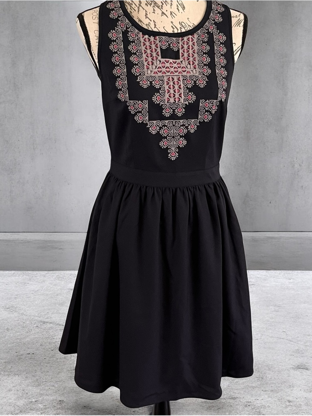 Pomelo Embroidered Sleeveless Black Midi dress Zipper Medium